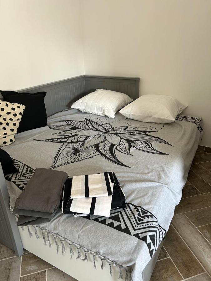 Charmant Studio Dans Villa - Jardin Privatif . La Seyne-sur-Mer Luaran gambar
